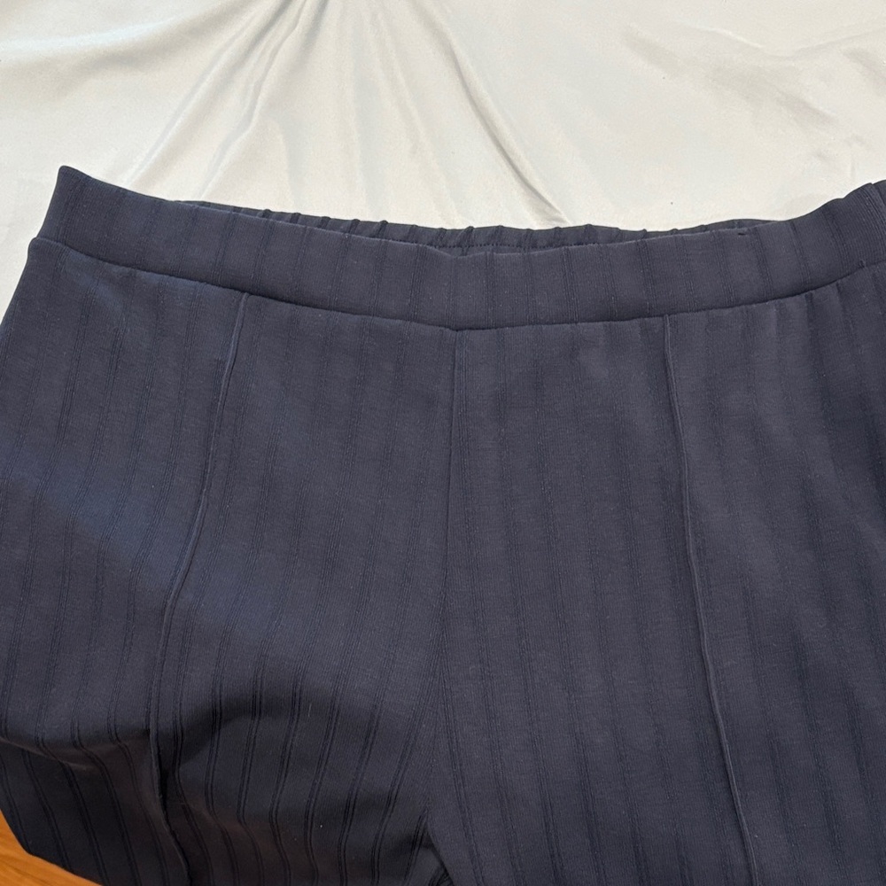 Elie Tahari Navy Blue Ribbed V-Neck Top and pants set large